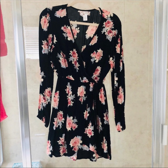 Band of Gypsies Floral Faux Wrap Dress Size Medium - Picture 6 of 8